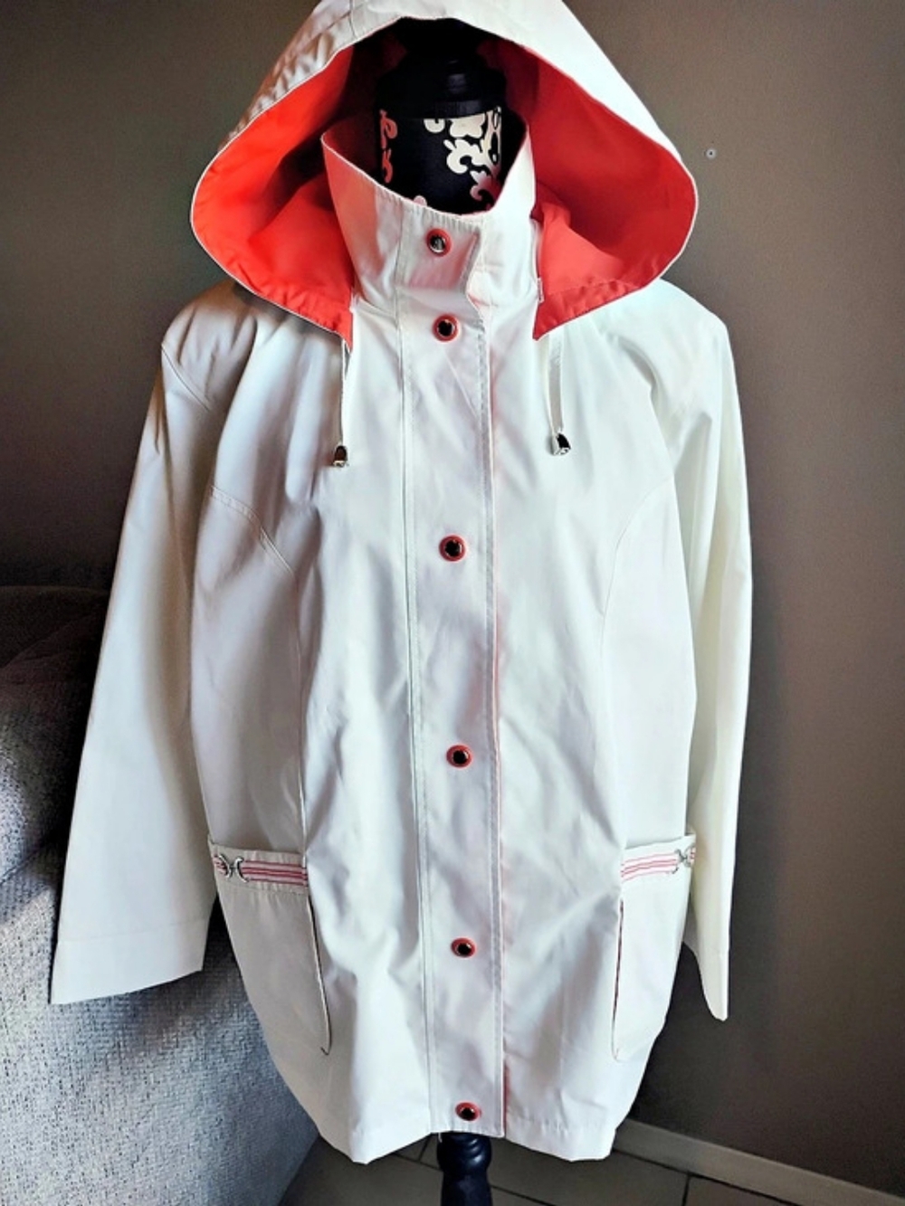 Mackintosh New England White Hooded Raincoat Size Large